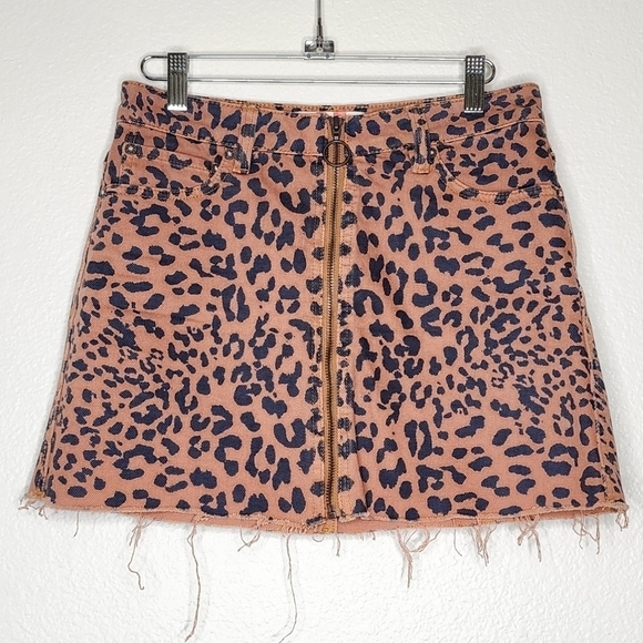 Free People We The Free Cheetah Print Zip It Up Raw Hem Mini Skirt 25 - Picture 2 of 6